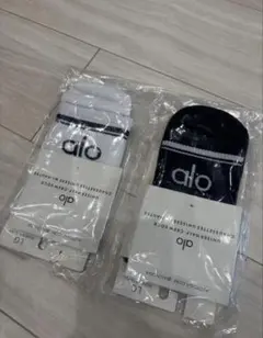 新品未使用品2足セット Alo yoga ソックス ブラック ホワイト 靴下のサムネイル