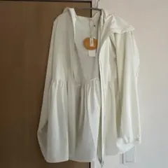 新品未使用品　coca UVカットギャザーパーカーのサムネイル