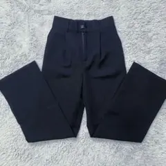 【moment+】センタープレスストレートスラックスパンツ　ブラック