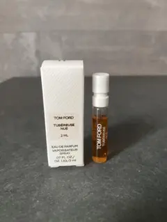 TOM FORD TUBEREUSE NUE オードパルファム 2mlのサムネイル