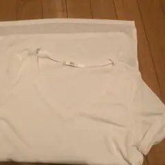 ♦︎AZUL basic Ｖネック　ホワイトTシャツ　サイズＳ