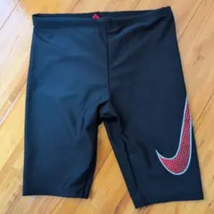 Nike 水着 黒 赤ロゴ