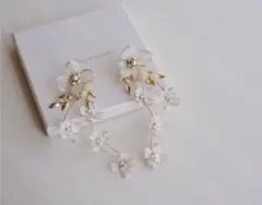 花モチーフ ロングイヤリング