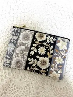 ハンドメイド031インド刺繍×ハートキルティング　シンプルポーチ　花柄ブラック