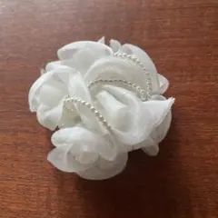 ホワイトサテンコサージュ
