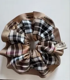 ロゴ入り　ヘアシュシュ ヘアゴム 高見え　大人可愛い