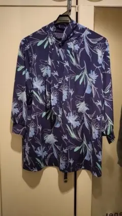ドゥクラッセ花柄ネイビーブラウス XXL