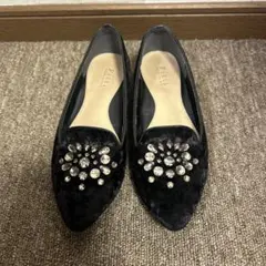 Pitti ビジュー付きパンプス