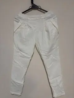 白 カジュアルパンツ