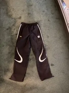 黒 adidasパンツ