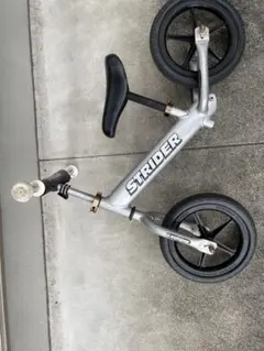 STRIDER ストライダー シルバー バランスバイクのサムネイル