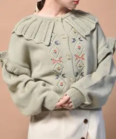 レトロガール　フラワー刺繍カーデ