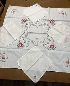 フランスアンティーク 赤糸刺繍 ドイリー - メルカリ