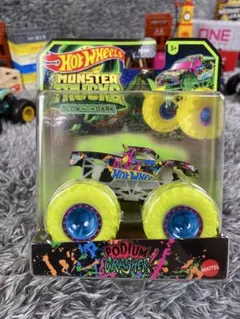 ホットウィール モンスタートラック ビッグフット クリアーカラー