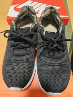 Nike ブラック メッシュ スニーカー
