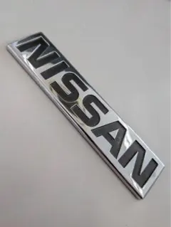 ニッサン ダットサンピックアップ トラック グリル nissan エンブレム 