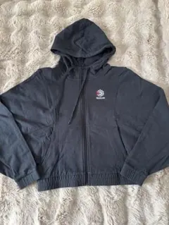 Reebok 黒 フルジップパーカー ショート丈 Sサイズ