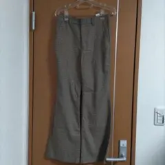 guチェックのパンツ