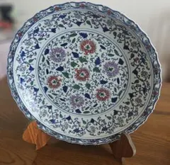 骨董品 中国古玩 雍正年 闘彩 纏枝花卉紋 大皿 飾皿 レプリカ 骨董品 中国古玩 雍正年 闘彩 纏枝花卉紋 大皿 飾皿 レプリカ - メルカリ