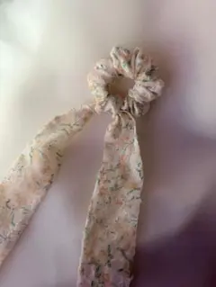 花柄リボン付きシュシュ