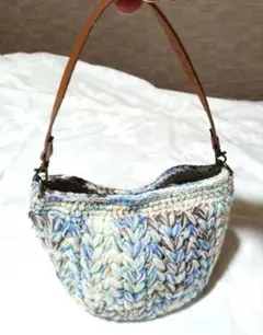ハンドメイド　ワンハンドバッグ　 編み物　かぎ針編み　ハート模様　 雑貨