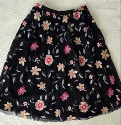 【ZARA BASIC】花柄刺繍 フレアスカート 黒 XSサイズ
