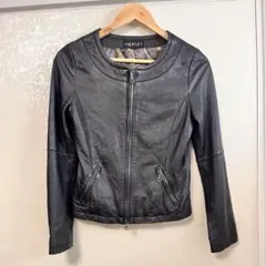 INDIVIノーカラー レザージャケット 羊革 ラムレザー