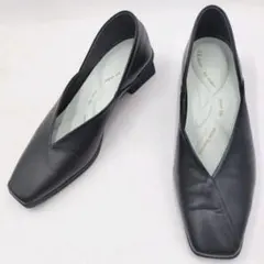 美品✨️AKakura レザーパンプス 黒 24 日本製 スクエアトゥ Vカットのサムネイル
