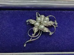 シルバーブローチ　パール５個付