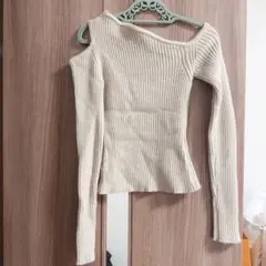 アイボリー 片方オフショルダー ニット