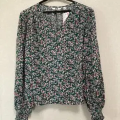 ユニクロ　花柄プリントVネックブラウス　新品未使用