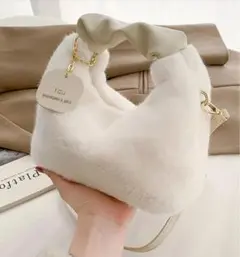 残り1点⚠️ZARAジャンル 海外ブランド お洒落ファーショルダーバッグ 白