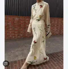 未使用・新品　AMERI 花柄プリーツワンピース アイボリー Sサイズのサムネイル