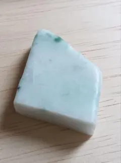 国産　糸魚川翡翠　40g　原石　姫川　ヒスイ　つやつや　透過