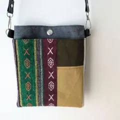 ハンドメイド　スマホショルダー　サコッシュ　ショルダーバッグ　ポシェット　携帯入