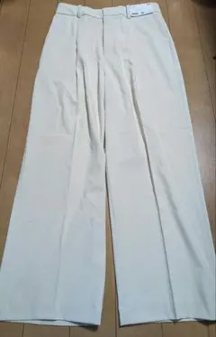 新品タグUNIQLOタックワイドパンツ221–460311　Lサイズ　ナチュラル