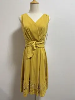 新品タグ付き　axes femme 裾レースカシュクールドレスのサムネイル