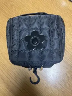 フック付きブラックポーチ 花モチーフ