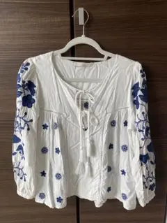 ZARA 刺繍入りバルーンスリーブブラウス