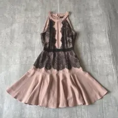 BCBGMAXAZRIA レースワンピース ノースリーブ フレア 結婚式 二次会のサムネイル