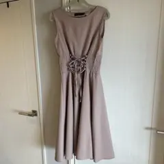 ノースリーブひざ丈ワンピース ベージュ