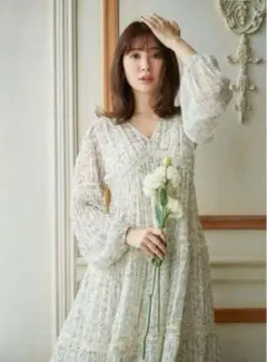 herlipto Monotone Floral Pleated Dress M