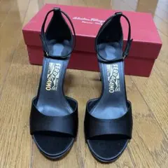 【新品未使用】フェラガモ GLAMOUR ブラックサンダル7.5