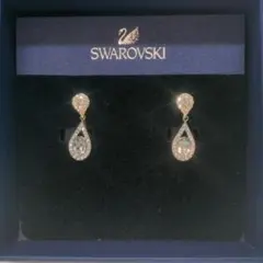 SWAROVSKI リーフモチーフ ロングピアス【ゲリラ割引本日中】 - メルカリ