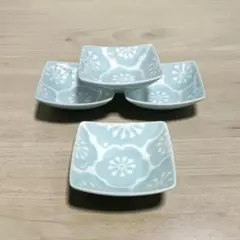 新品未使用　小付　4枚　はふりトリオ　小鉢波佐見焼高山　珍味入　梅柄　水色　食器のサムネイル