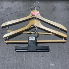 木製ハンガー2本とボトムクリッパー1本セット