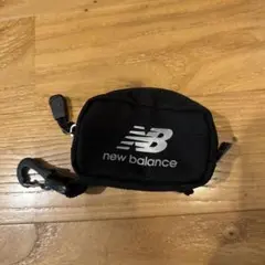 New Balance ミニポーチ カラビナ付き ブラックのサムネイル