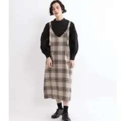 新品タグ付　fillil フィリル　サロペットワンピース　チェック柄　ベージュ系のサムネイル