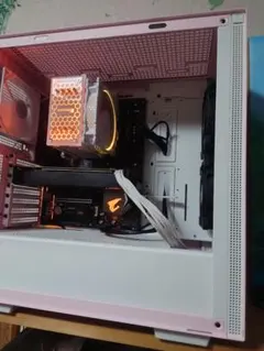 ゲーミングPC　ピンク色