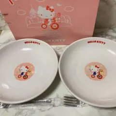 Sanrio 自転車キティ　パスタ皿2枚＆フォーク2本　セット売り